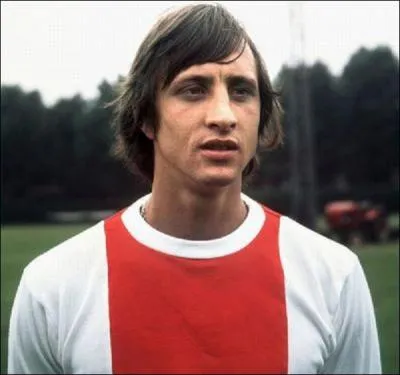 Combien Johan Cruijff a-t-il remporté de championnats des Pays-Bas avec l'Ajax Amsterdam ?