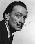 Salvador Dali fait encore des siennes à l'Opéra de Bruxelles. Mécontent de ne pas voir un vrai lion en scène, il quitte la salle. C'était en ...