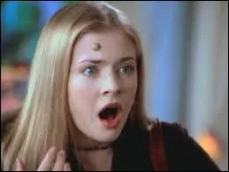 Qu'a-t-elle sur le front ?