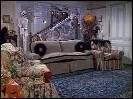 Est-ce que les fauteuils et le canapé parlent ?