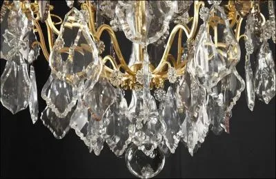 De superbes ------ pour lustre en provenance de ------, ville de ------- en -------.