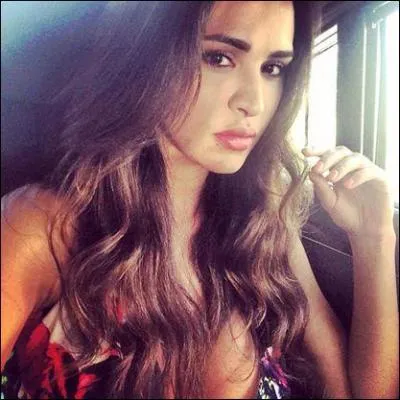 Pourquoi Leila était-elle dans la seconde maison auprès de Nathalie, Aymeric et Sara ?