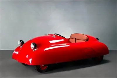 Celle-ci aussi se la joue un petit peu, mais dis-nous ton matricule, pour rire ?