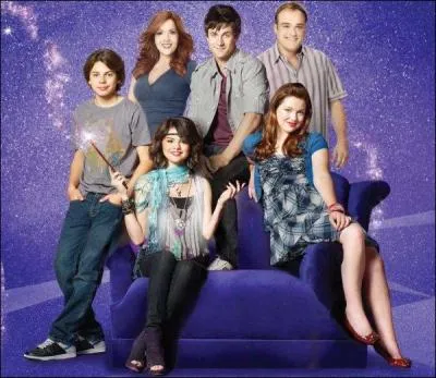 Dans "Les Sorciers de Waverly Place", qui joue Alex ?