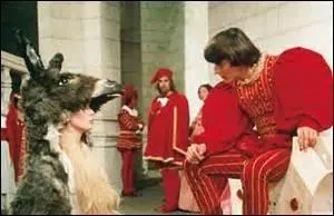 Quelle robe porte-t-elle lorsque le prince la reconnaît ?