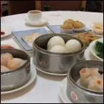 C'est un ensemble de petites bouchées, cuites à la vapeur, au four, ou à la friteuse.