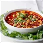 A base de tofu, ce plat s'accompagne d'une sauce épicée.