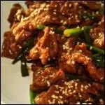 Ce plat traditionnel pékinois met à l'honneur le jarret de buf qu'il fait mariner dans des épices.