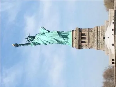 Par quel pays a été offerte la statue de la Liberté ?