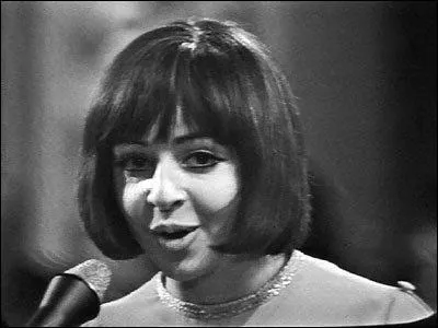 Quelle chanteuse a chanté la chanson "L'amour est bleu" à l'eurovision en 1967 ?