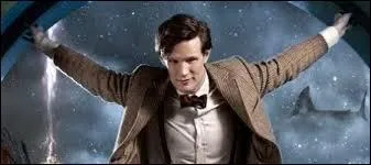 Qu'est-ce que le onzième Docteur ne peut pas s'empêcher de mettre dès qu'il passe devant ?