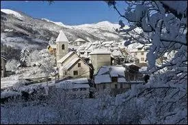 Un petit avant-goût de l'hiver avec cette image de la commune pacaïenne de Villars-Colmars sous la neige. Elle se situe dans le département n° ...