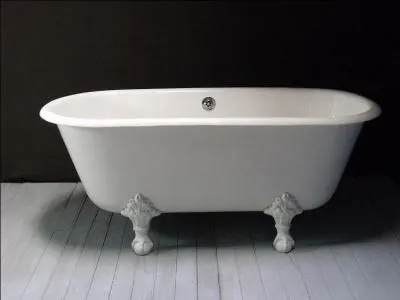 Dans quelle série le personnage principal dort-il dans une baignoire ?