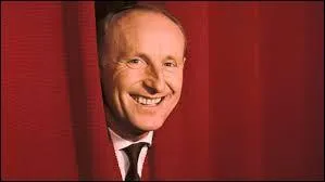 Andr&eacute; Raimbourg dit Bourvil est d&eacute;c&eacute;d&eacute; le 23 septembre 1970 de la maladie de Kahler. Pourquoi avait-il pris le pseudonyme de Bourvil ?