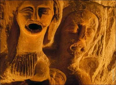 Dans quelle commune du Maine-et-Loire découvrirez-vous la mystérieuse "cave aux sculptures" ?