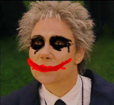 Et puis, un autre ennemi du Batman, bien plus charismatique : le Joker. Trois personnages, trois images détournées ; à vous d'y mettre un nom.