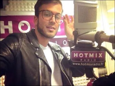 Quel est le titre de son premier single ?