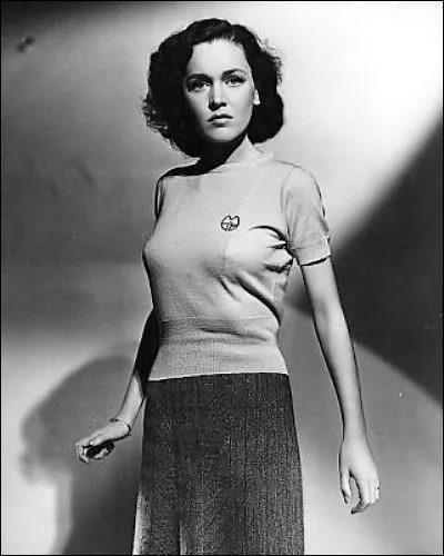 En 1935, elle est à l'affiche du film "Anna Karénine" aux côtés d'une immense actrice de l'époque. De quelle actrice s'agit-il  ?