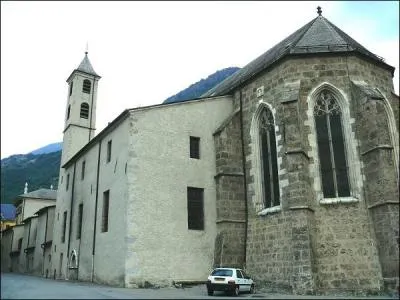 Quelle est cette commune de Savoie où vous admirerez un bel ensemble de stalles (plus de 80) ainsi qu'un ciboire d'albâtre dans la cathédrale Saint-Jean-Baptiste ?