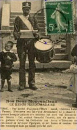 Celui-là existe toujours, enfin presque : ce n'est pas lui qu'on voit chaque soir, vers 20 h 00 ?