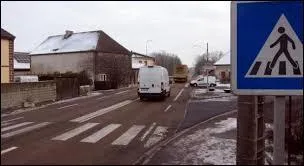 Nous sommes sur la RN4 et nous traversons le village champadennais de Connantray-Vaurefroy. Nous nous situons dans le département ...