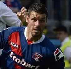 Comment s'appelle ce joueur, qui a jou&eacute; 1 an &agrave; Carlisle United ?