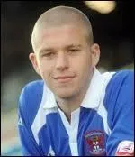 Comment s'appelle ce joueur, qui a jou&eacute; &agrave; Carlisle United en 2009-2010 ?