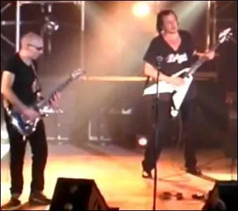 En 1998, avec le G3 de Joe Satriani, quel est le 3e guitariste français à partager l'affiche ?