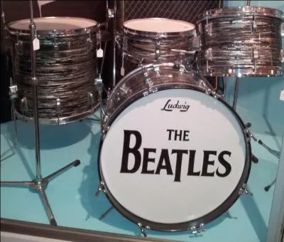 Quel morceau des Beatles reprend-il dans ses albums intitulés "The Endless Jam" ?