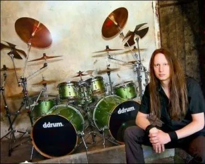 Le batteur Michael Ehré, qui l'a accompagné de 2005 à 2012, fait partie en 2014 du groupe allemand :