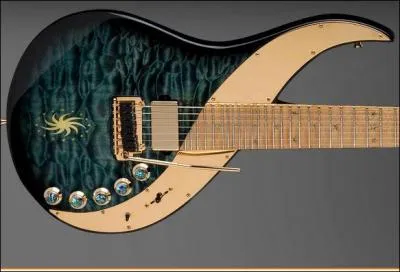 Combien de frettes, y compris les demi-frettes, comporte sa guitare Sky 7 cordes ? (Modèle Trans Blue)