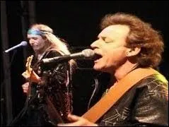 Quel morceau écrit entre autre par Eric Clapton reprend-il auprès de Jack Bruce (Cream) dans son DVD live nommé "Legends of Rock : Live at Castle Donington" ?