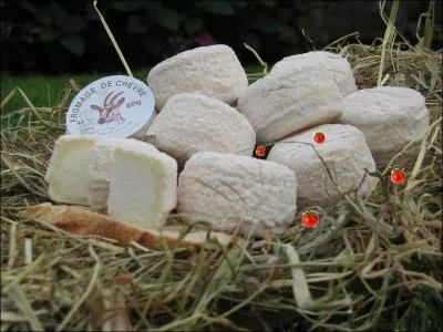 Pour le plaisir de l'oeil.
Quels fruits mettent une touche de couleur sur le blanc crémeux de ces fromages de chèvre ?