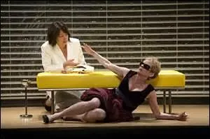 Quelle est la confidente d'Agrippine ?