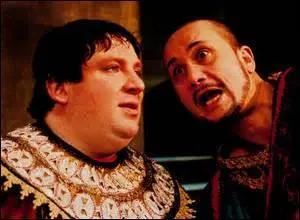 Le gouverneur de Néron empêche sa mère d'entrer dans sa chambre. Le nom de ce gouverneur est ...