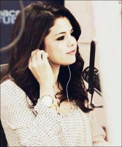 Dans quelle chanson apparat-elle en 'Princesse du dsert' ?