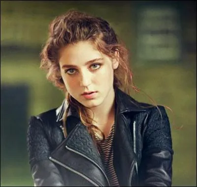 Quelle chanson chante-t-elle pour le film 'Nos Étoiles Contraires' ?