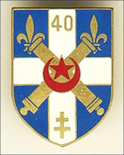 Où est stationné le 40e régiment d'artillerie ?