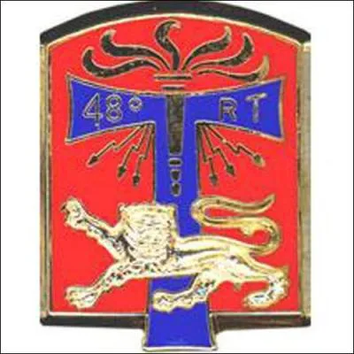 Où est stationné le 48e régiment de transmissions ?