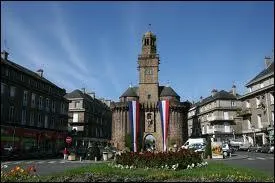 Je vous emmène à Vire. Ville de Basse-Normandie connue pour son andouille, elle se situe dans le département ...