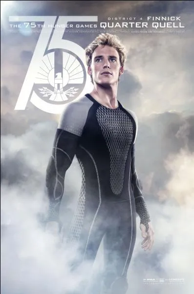 Comment s'appelle le personnage du District 4 ?