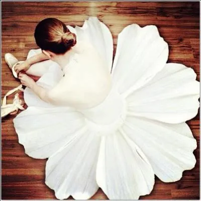 Que forment les pétales d'une fleur ?