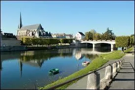Nous allons faire une petite promenade à Nemours, vile francilienne située dans le département n° ...