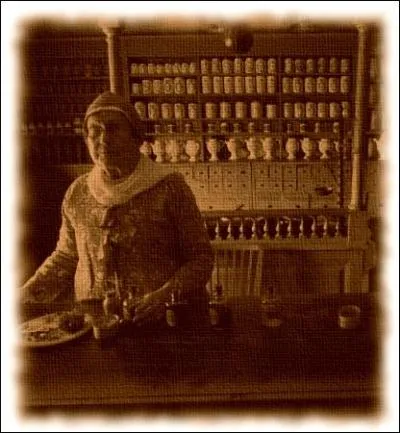 Le pharmacien est aujourd'hui un notable discret, adepte des parcours de golf. Ne lui donnait-on pas un sobriquet un tantinet moqueur, autrefois ?