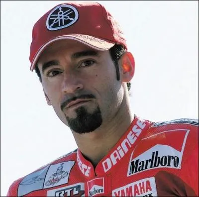 Avant de courir en moto, cet Italien faillit devenir footballeur professionnel à l'AS Roma. Vainqueur de 3 titres de champion du monde en 250 cm3. Il passe en 2007 au Superbike où il remporta également 2 titres de champion du monde. Il s'agit de  ?