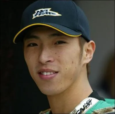 Avec deux titres de champion du monde 125 cm3 en 1995 et 1996, il est l'un des deux Japonais les plus titrés en championnat du monde. Il s'agit de  ?