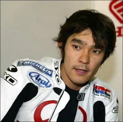 Champion du monde 250 cm3 en 1993. Ce Japonais faillit gagner un second titre dans la même catégorie en 1998 mais fut percuté au dernier grand prix par son coéquipier Loris Capirossi qui s'empara du titre. La polémique demeure quant au fait de savoir si l'accident fut volontaire ou non de la part de Capirossi. Il s'agit de  ?