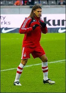 Qui est ce footballeur argentin qui joue au Manchester City football club ?