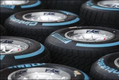 Lors du grand prix de Formule 1 à Singapour, il fait une fin de course extraordinaire, remontant de la 12e à la 6e place et réalise la meilleure performance de la saison parmi les 3 français :