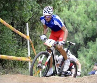 Lors des championnats du monde de VTT en Norvège, la France emmenée par Julien Absalon remporte 12 médailles et termine :